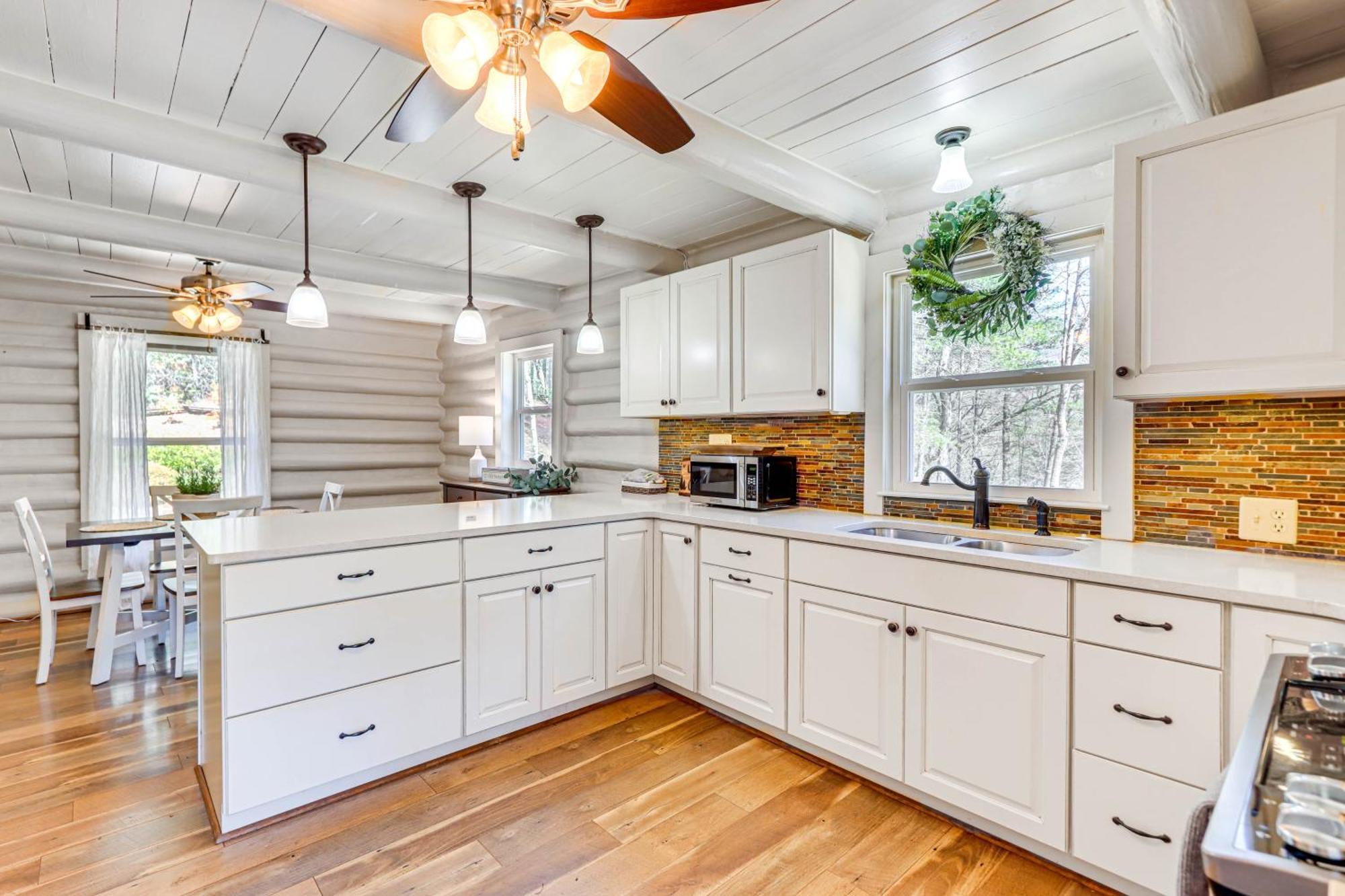 Dog-Friendly Hiawassee Cabin With Decks And Fire Pit! Exterior photo