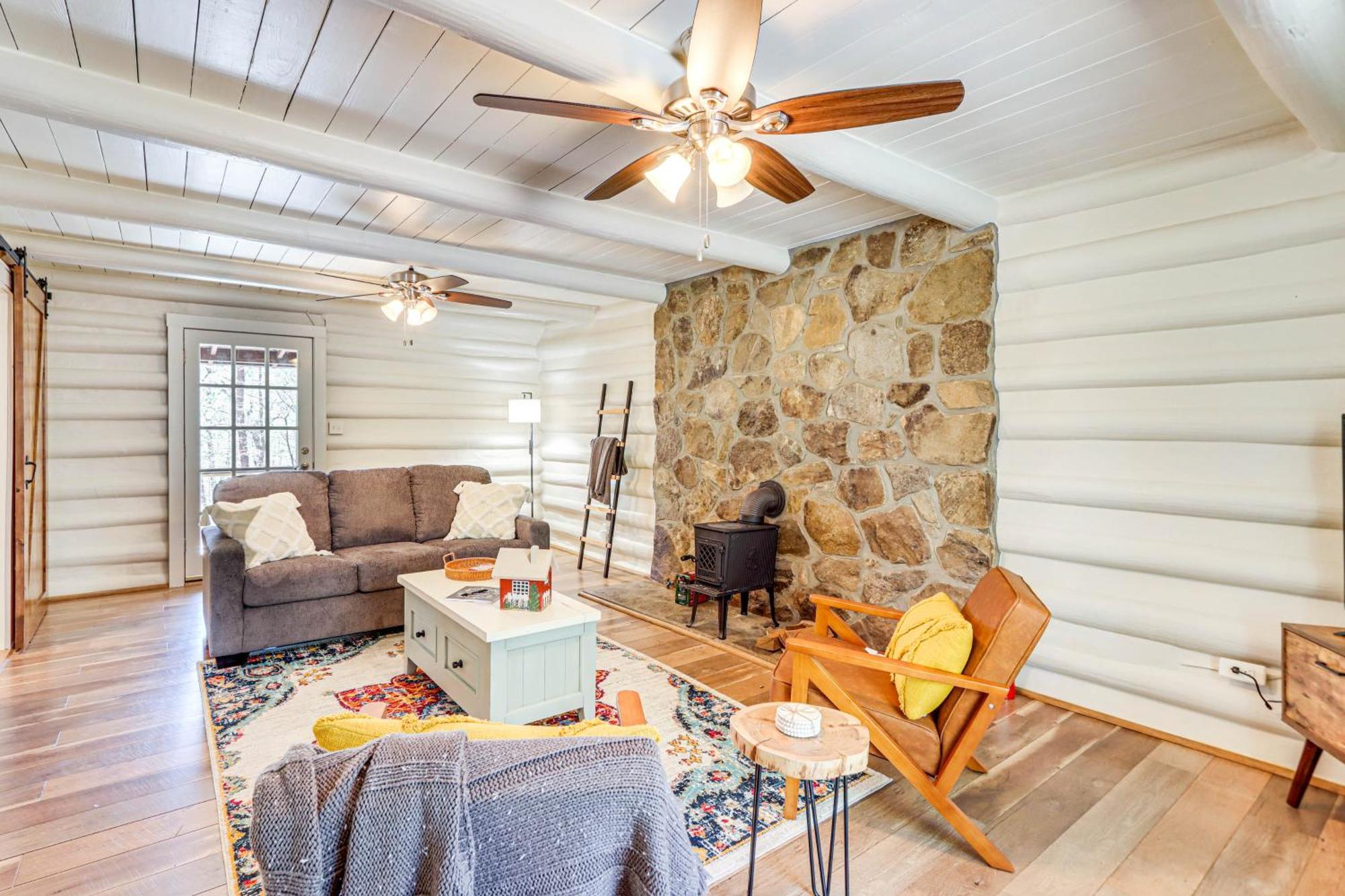 Dog-Friendly Hiawassee Cabin With Decks And Fire Pit! Exterior photo