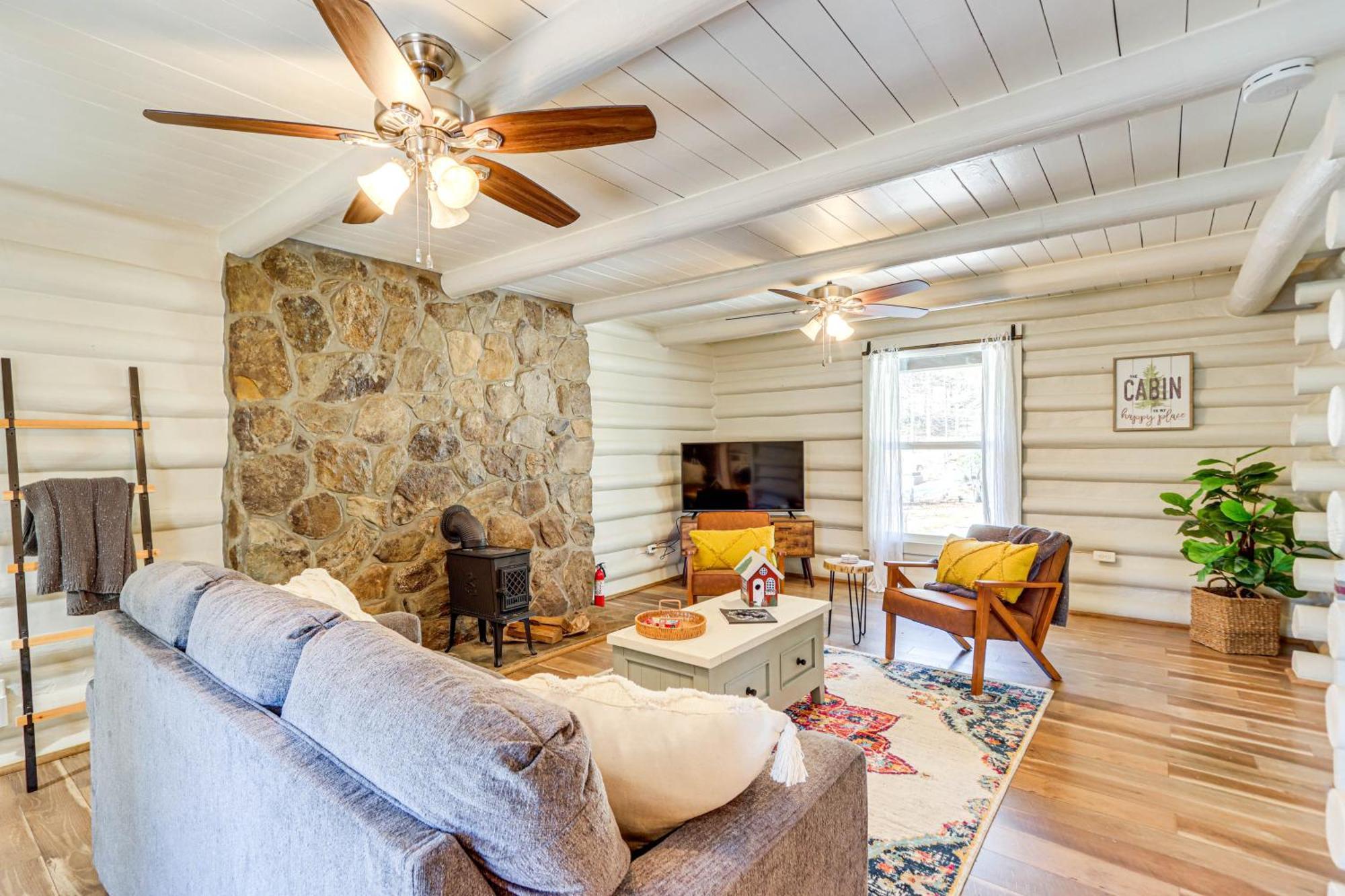 Dog-Friendly Hiawassee Cabin With Decks And Fire Pit! Exterior photo