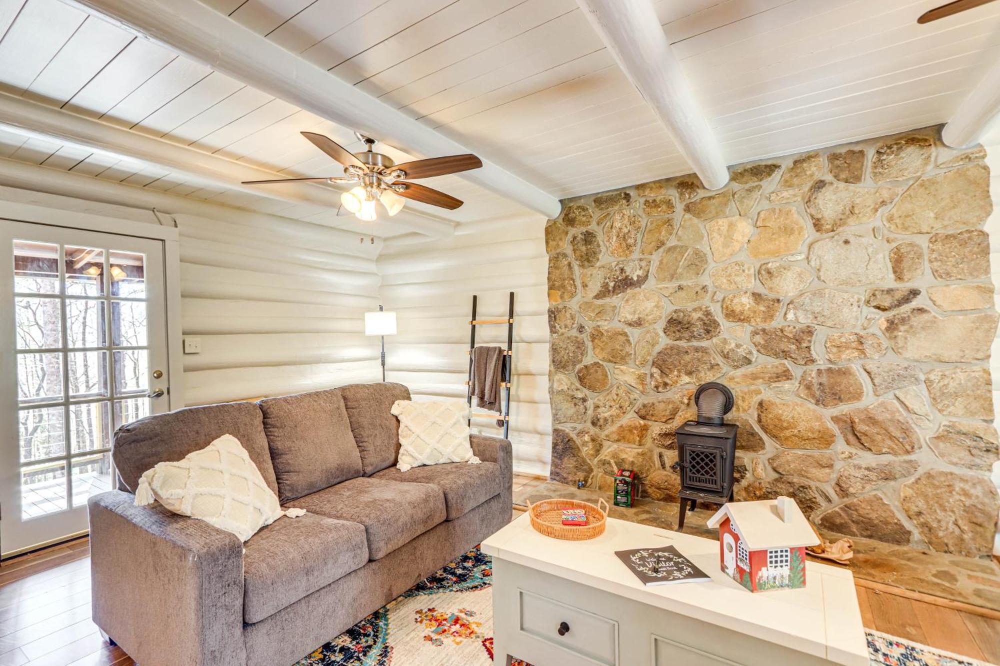 Dog-Friendly Hiawassee Cabin With Decks And Fire Pit! Exterior photo