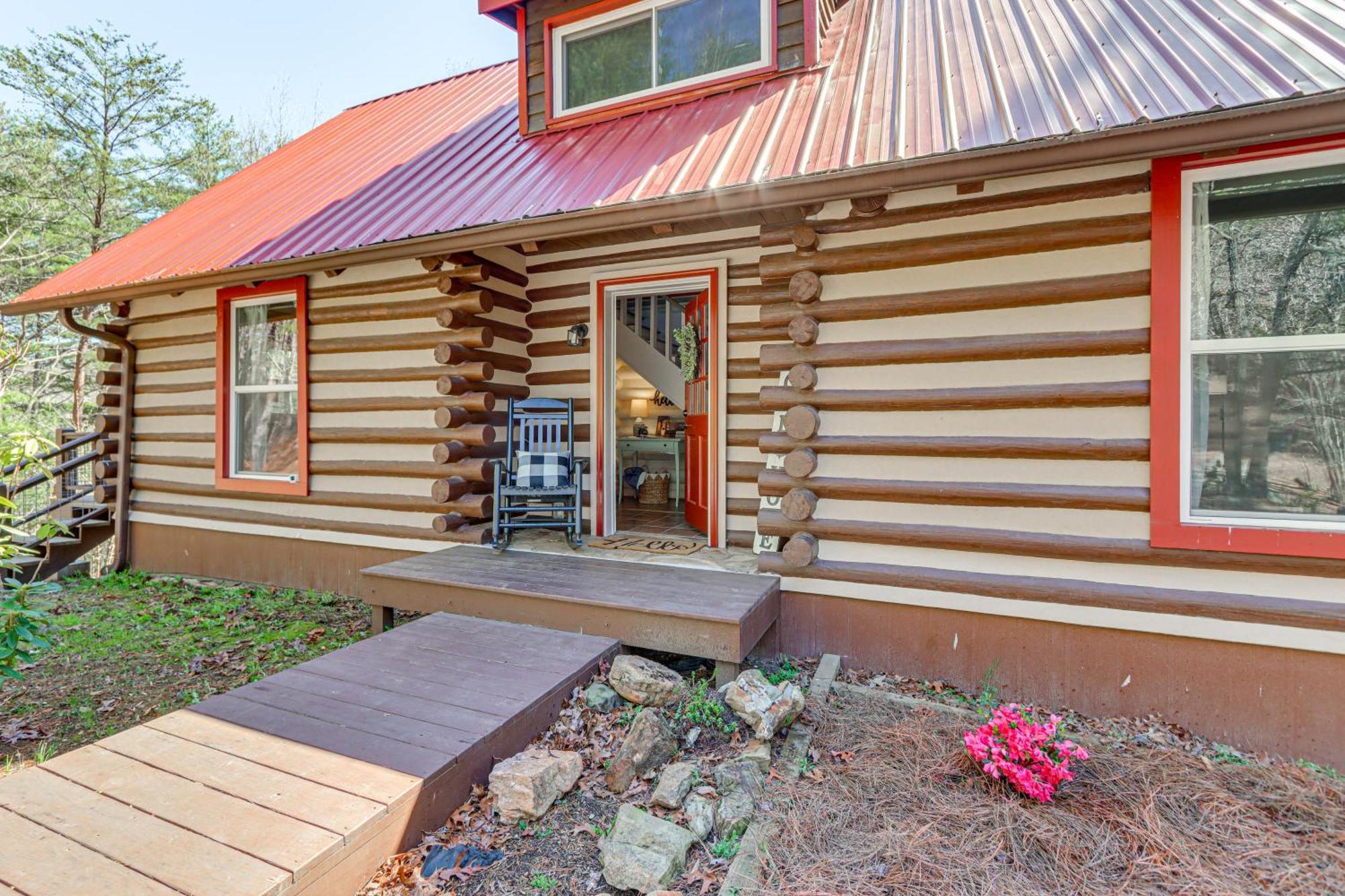 Dog-Friendly Hiawassee Cabin With Decks And Fire Pit! Exterior photo