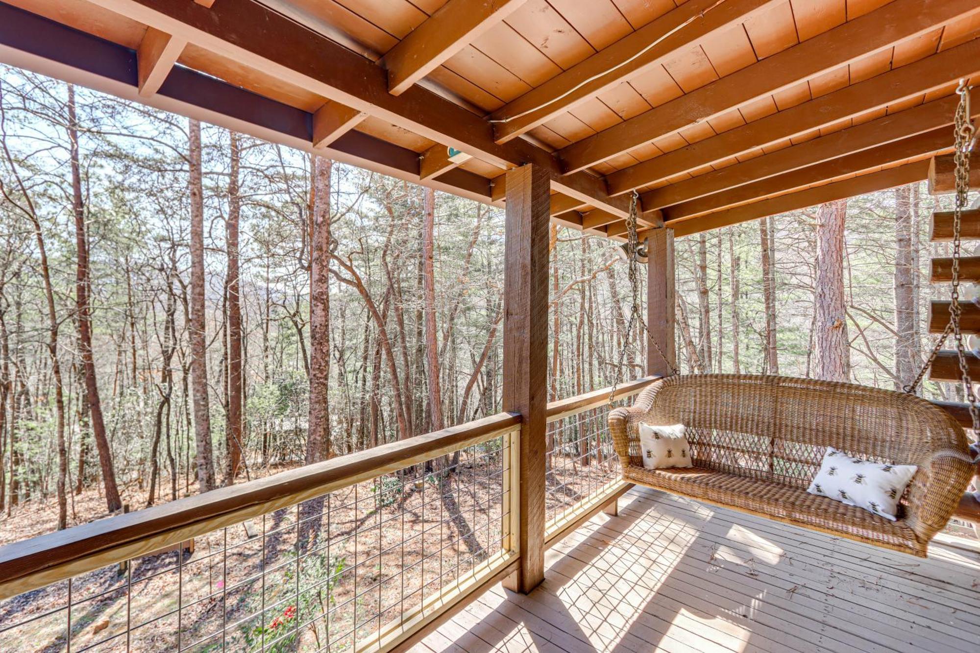 Dog-Friendly Hiawassee Cabin With Decks And Fire Pit! Exterior photo