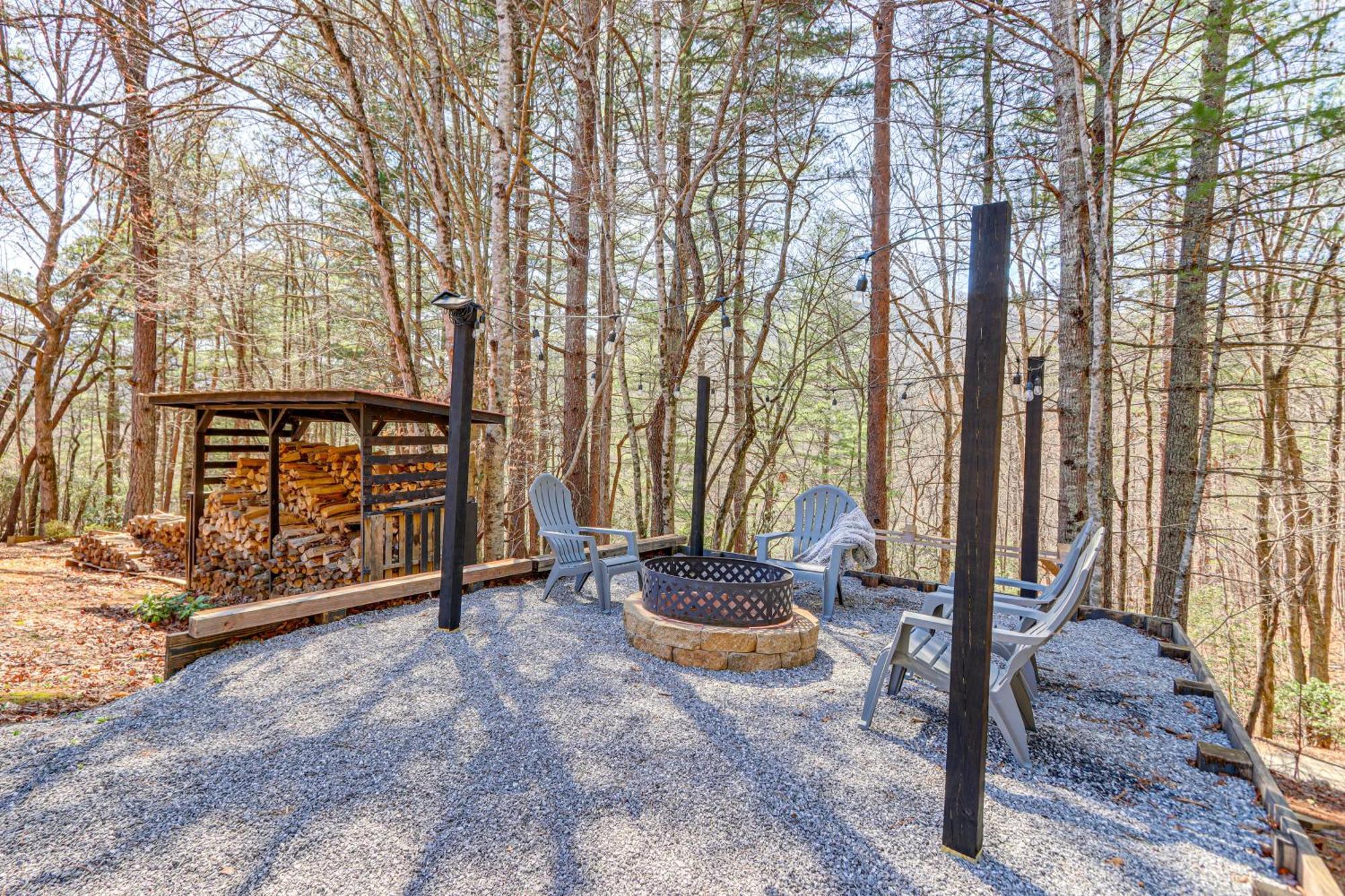 Dog-Friendly Hiawassee Cabin With Decks And Fire Pit! Exterior photo