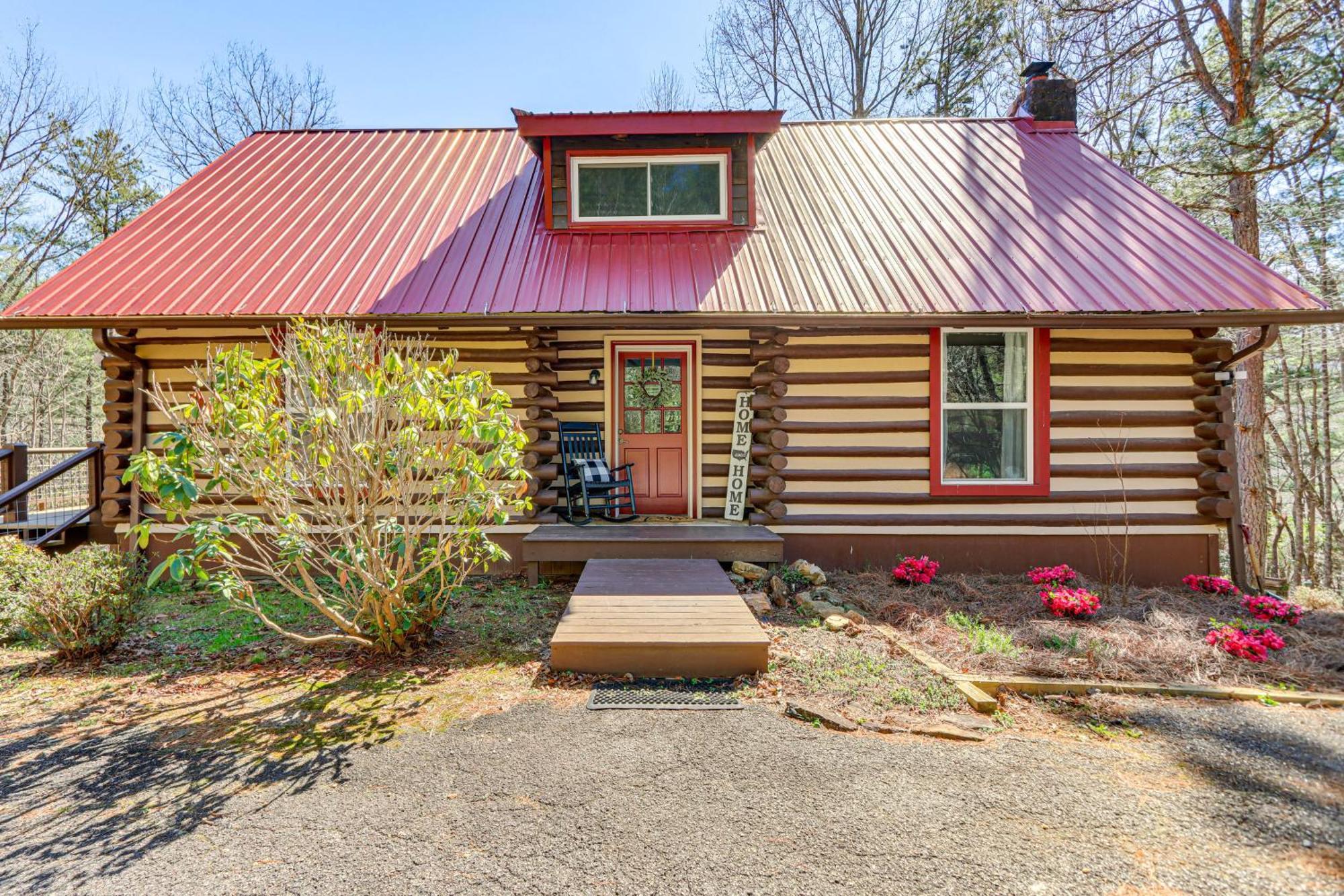 Dog-Friendly Hiawassee Cabin With Decks And Fire Pit! Exterior photo