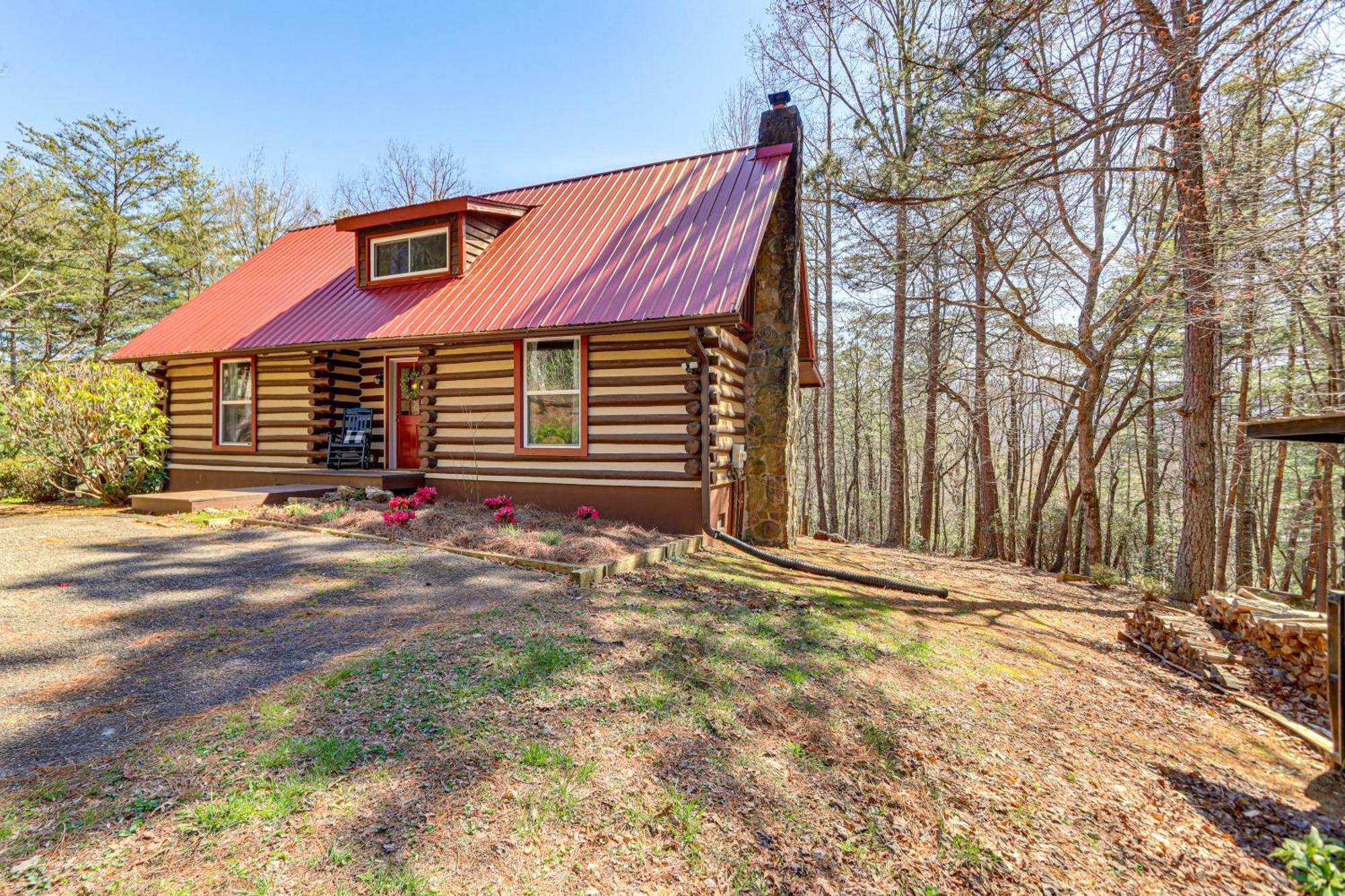 Dog-Friendly Hiawassee Cabin With Decks And Fire Pit! Exterior photo