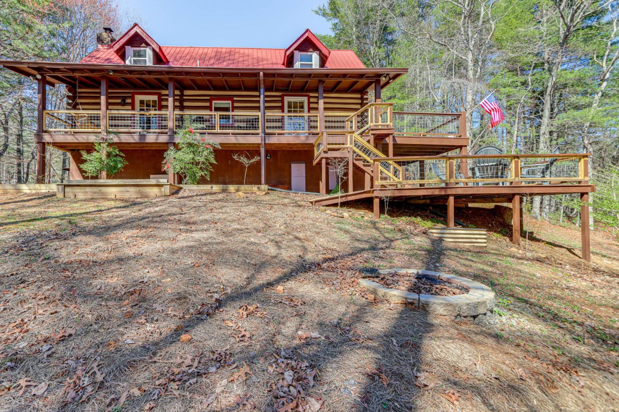 Dog-Friendly Hiawassee Cabin With Decks And Fire Pit! Exterior photo